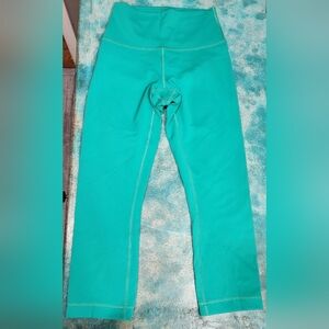 Lululemon Wunder Train Contour Fit Crop, 21" Size 6.
